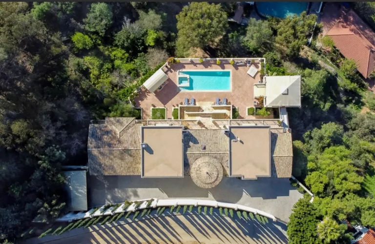 Aerial shot of Legacy's Los Angeles luxury drug and alcohol rehab, complete with large, private driveway, pool, and living facilities