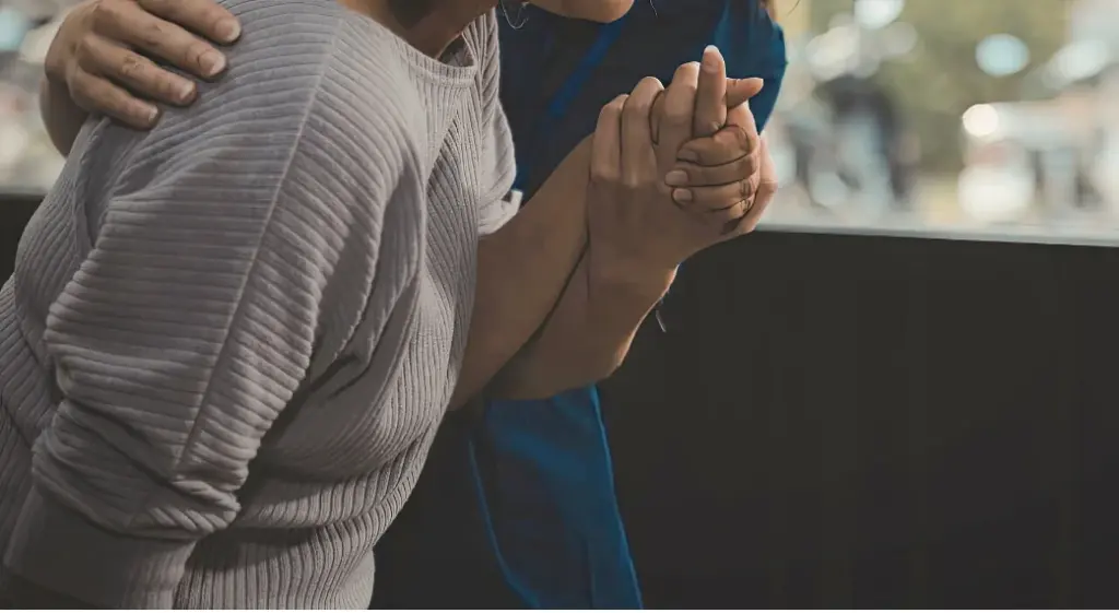 A healthcare professional supporting a patient during the Xanax withdrawal timeline, illustrating the day-by-day medical detox process for alprazolam.